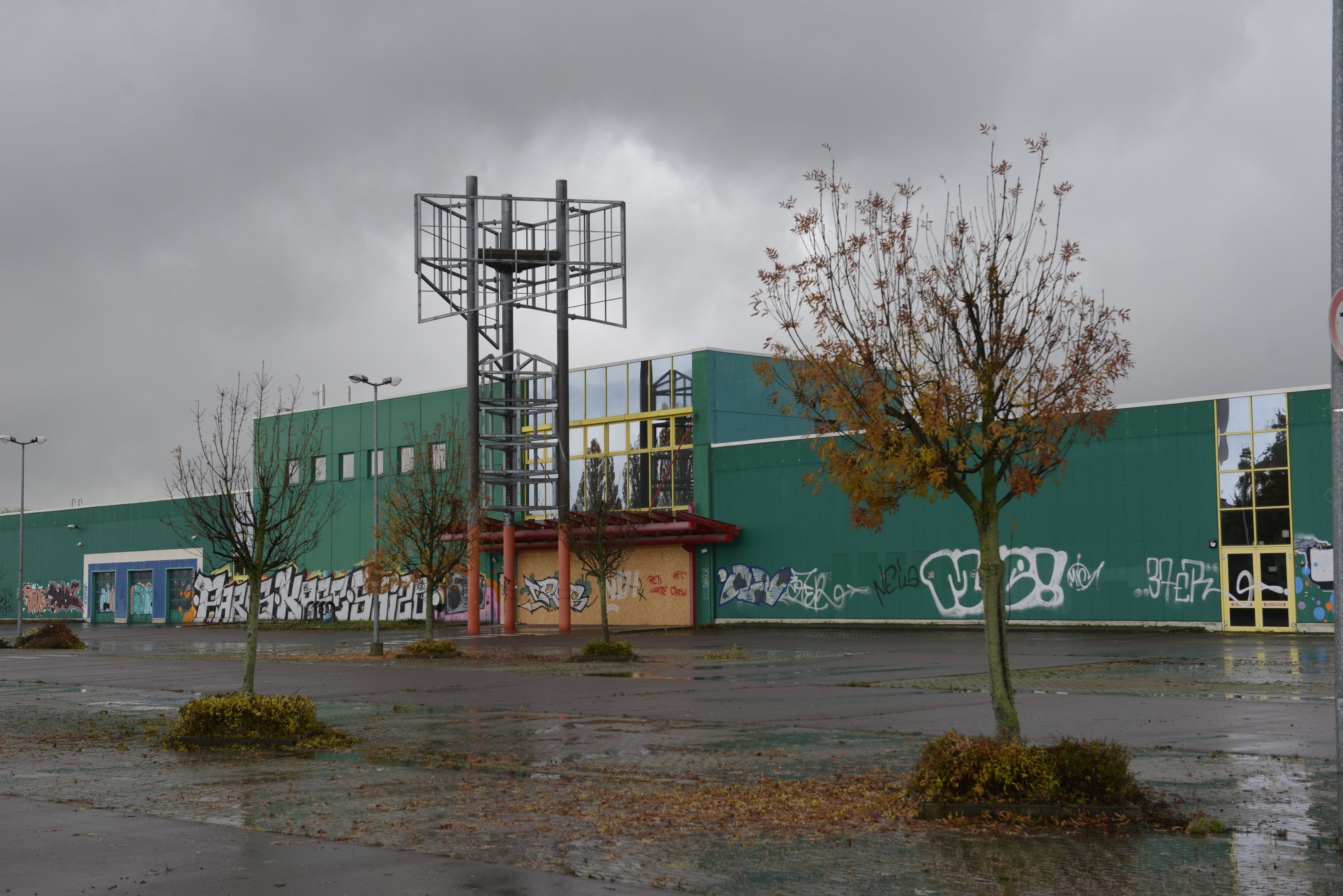 Globus will in den ehemaligen HELA Baumarkt in Halle ziehen.