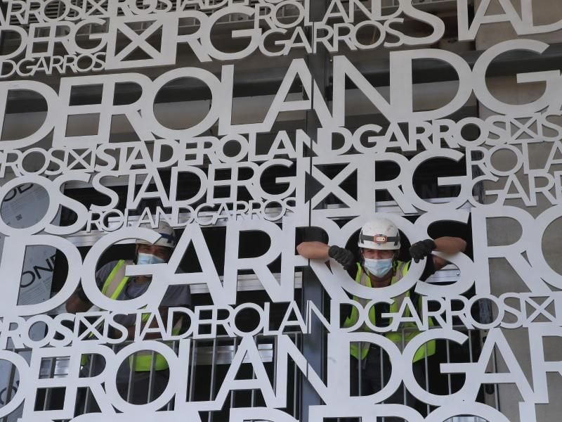 Detail im Pariser Tenniskomplex Stade Roland Garros. Foto: Michel Euler/AP/dpa