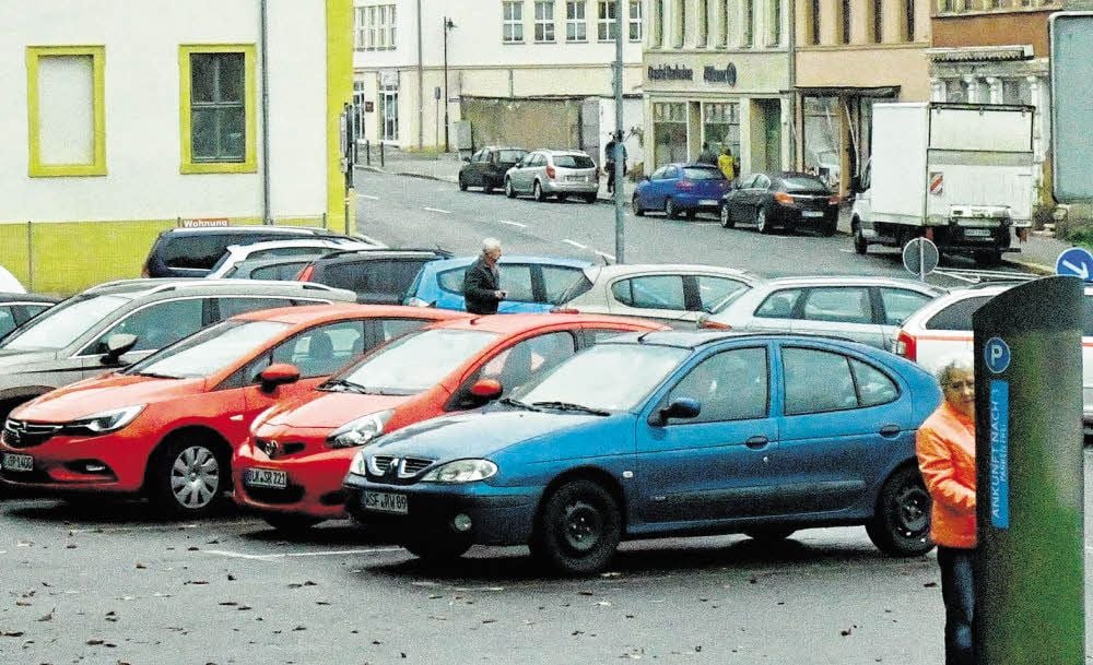 Autofahrer können auch weiterhin im Stadtzentrum von Weißenfels wochentags ab 15 Uhr gebührenfrei parken.