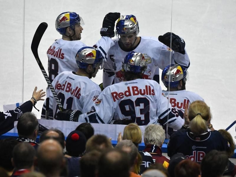 Dem EHC Red Bull München fehlt nur noch ein Sieg zur nächsten Meisterschaft. Foto: Paul Zinken
