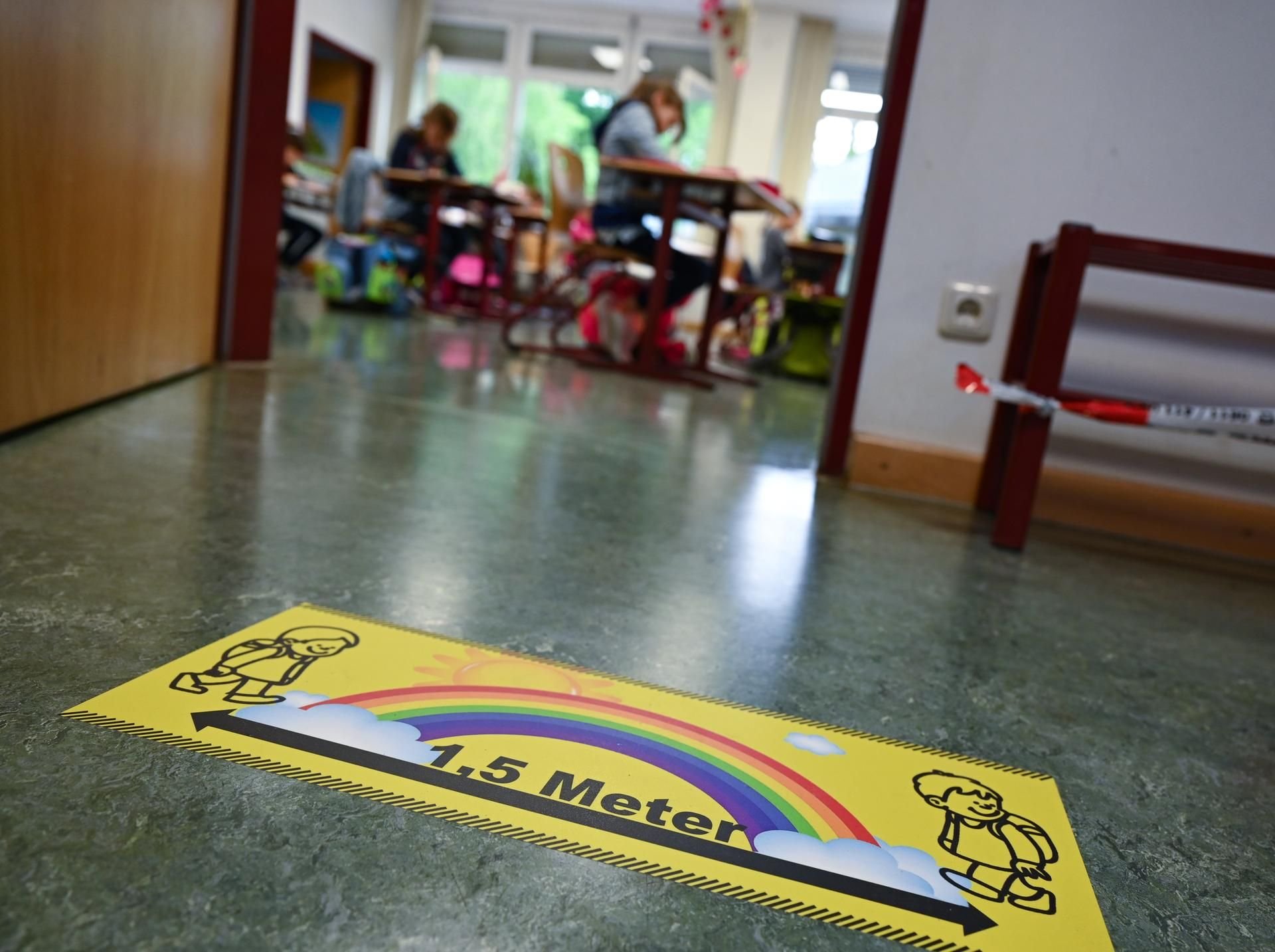 Auch für die Wiedereröffnung von Kitas und Grundschulen spielt die Rolle von Kindern bei der Verbreitung des Virus eine entscheidende Rolle.