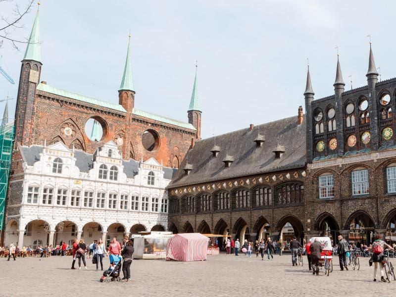 Das Rathaus in Lübeck. Foto: Markus Scholz/Archivbild