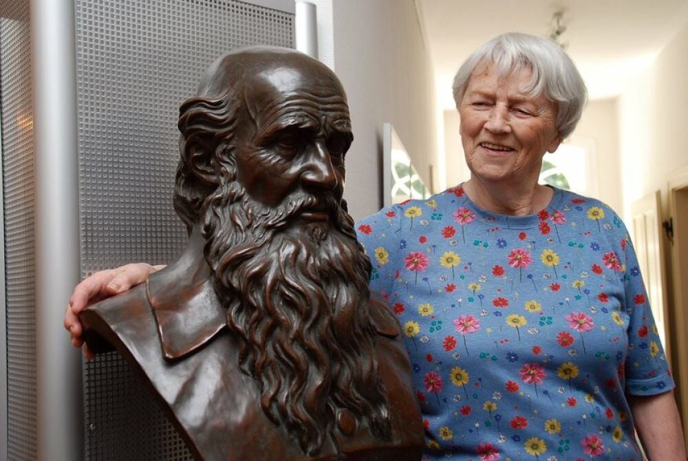 Gast im Jahnmuseum: Elli Schmidt während eines Rundgangs. 2011 besuchte die damals 91-Jährige Freyburg.