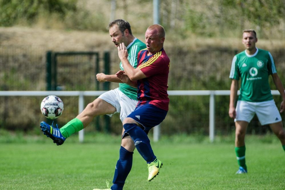 Michael Heinrich (l.) glich gegen Großkorbetha II zum zwischenzeitlichen 2:2 aus.