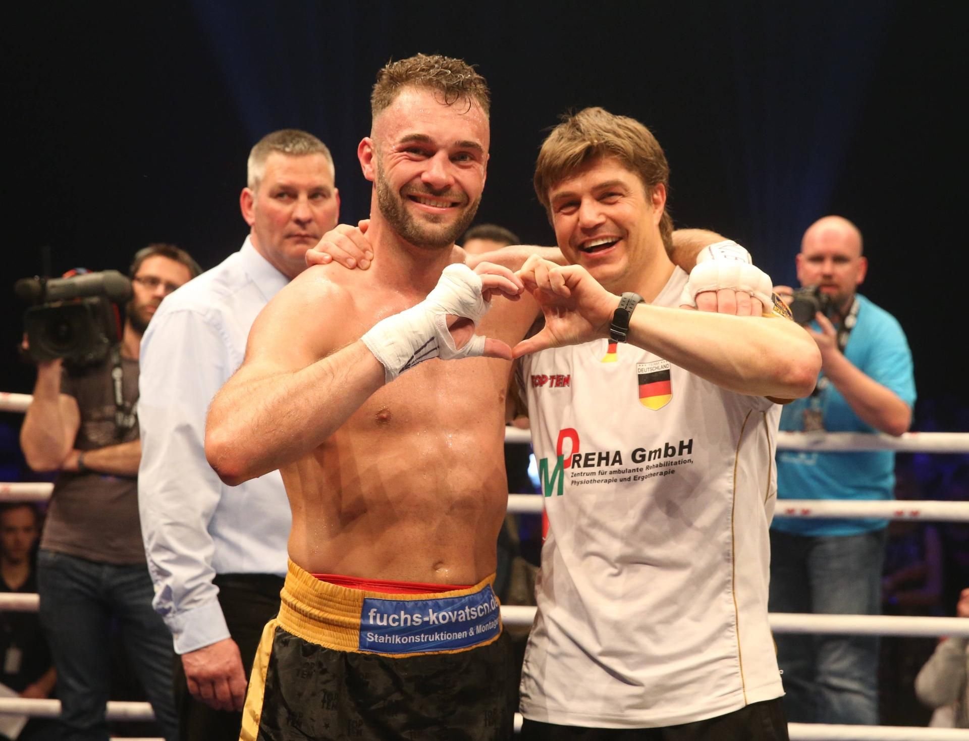 Dominic Bösel (l.) und Dirk Dzemski gehen nicht im Streit auseinander.