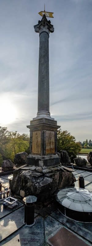 Aus Pompeji ließ Fürst Franz die antike Säule kommen.