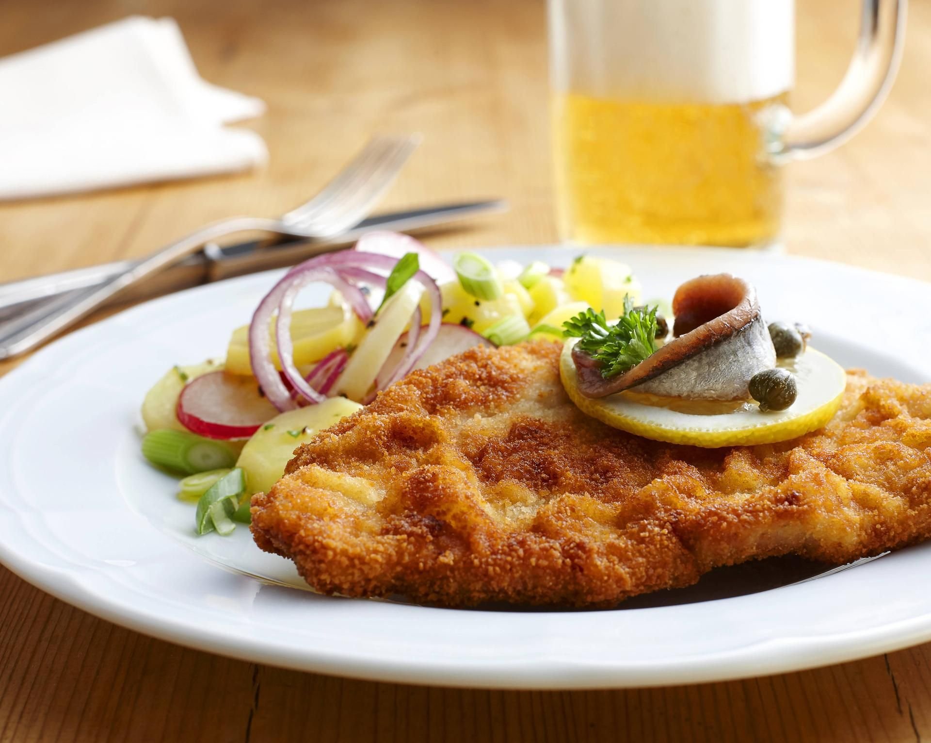 Ein Schnitzel in einer Gaststätte. (Symbolfoto)