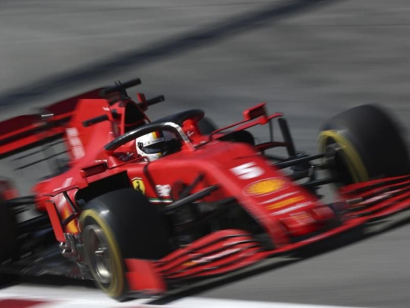Ferrari-Pilot Sebastian Vettel beim Training in Barcelona. Foto: Albert Gea/Pool Reuters/dpa