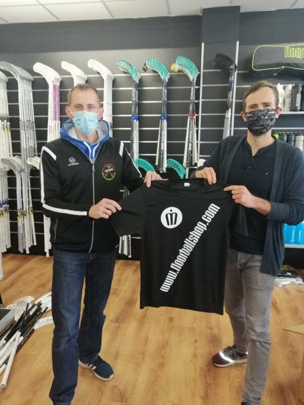 Der Naumburger Übungsleiter Ronny Bärthel (l.) hat in Chemnitz einen unterstützenden Ausrüster gefunden.