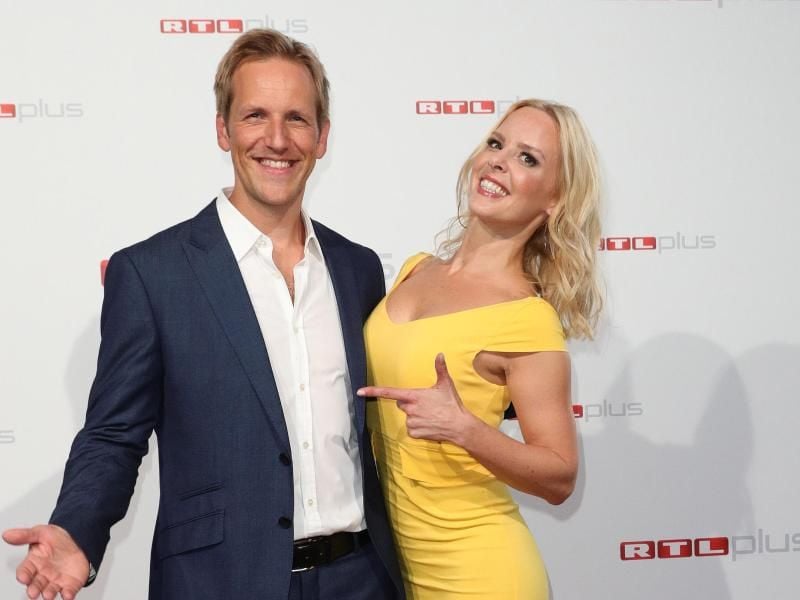 Die Moderatoren Jan Hahn und Isabel Edvardsson bei der RTL-Programm-Präsentation. Foto: Christian Charisius