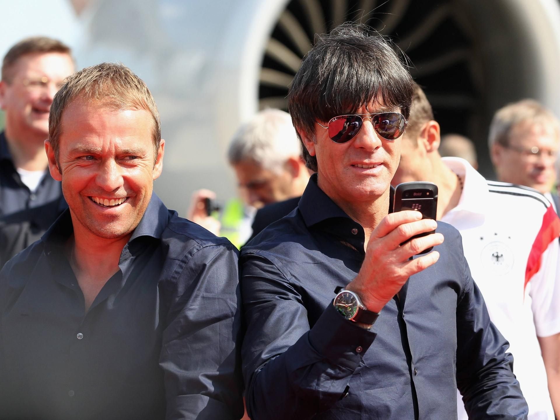 Joachim Löw (r.) und Hansi Flick feierten schon 2014 gemeinsam den Weltmeistertitel mit Deutschland.