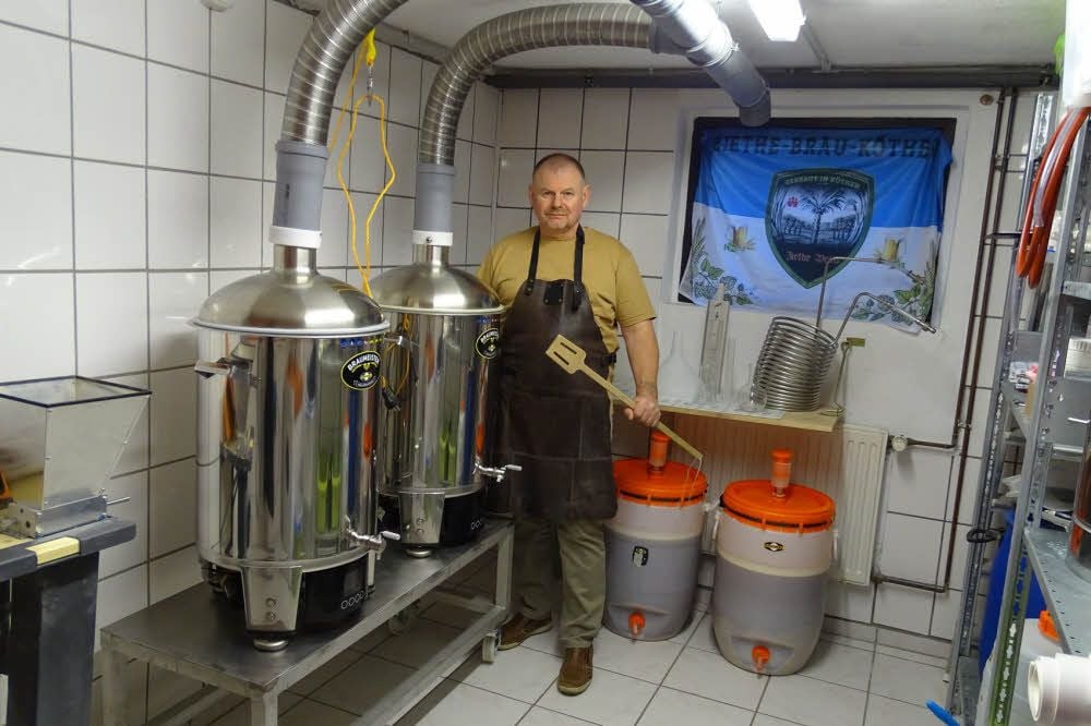 Matthias Knof im Brauraum des „Ziethe-Bräu“