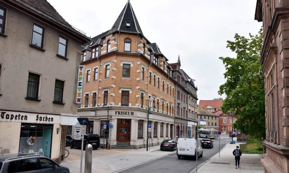In dem Gebäude an der Ecke Marienstraße/Saalstraße, wo sich heute ein Friseur befindet, wurde der Schachclub „Roland“ 1919 gegründet.