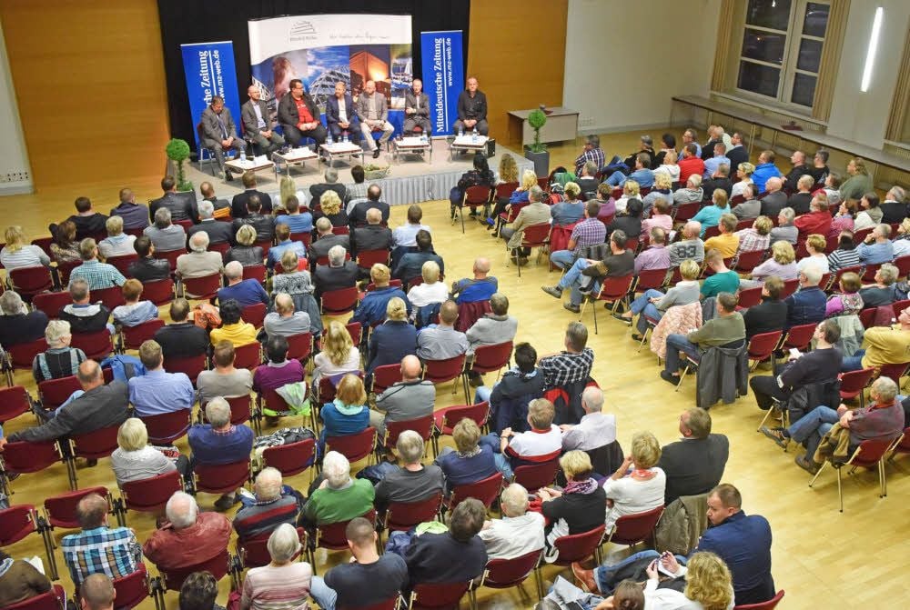 Im Wolfener Kulturhaus lauschten die Bitterfeld-Wolfener mehr als zwei Stunden den Aussagen der fünf Oberbürgermeisterkandidaten