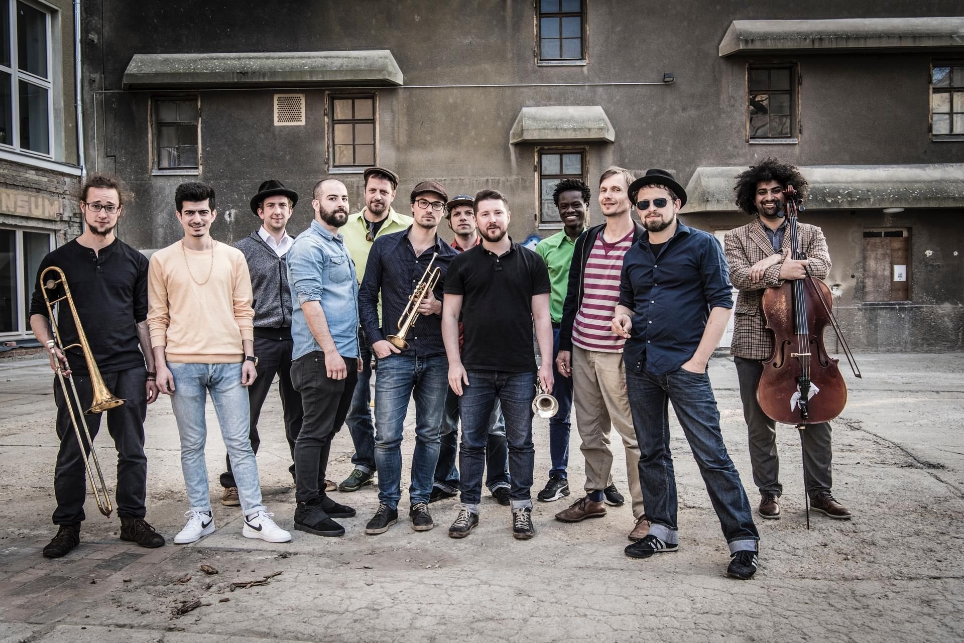 Sie sind Banda Internationale und spielen das, was man Weltmusik nennt.