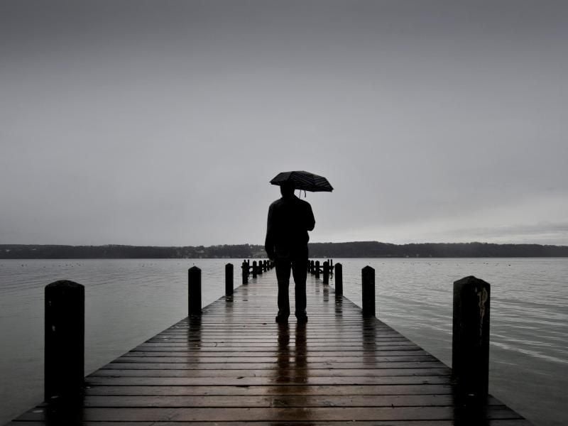 Viele Menschen, die an Suizid denken, geben indirekte Hinweise - etwa indem sie ihre Hoffnungslosigkeit zum Ausdruck bringen. Foto: Victoria Bonn-Meuser