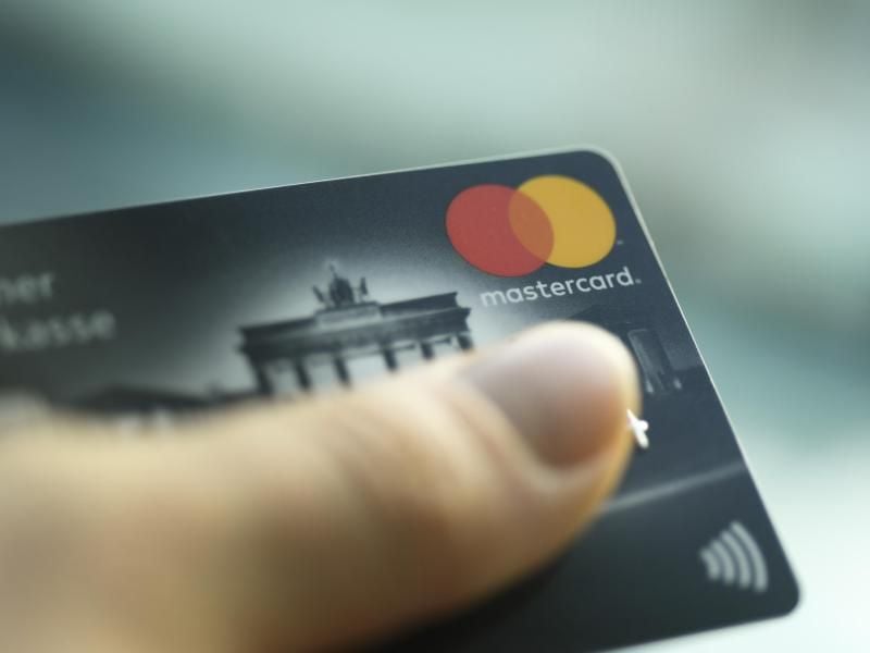 Ein Leck beim Mastercard-Bonusprogramm hat dafür gesorgt, dass Kundendaten im Internet auftauchten. Kriminelle könnten die Informationen nun missbrauchen. Foto: Fabian Sommer
