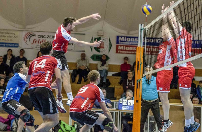 Die Volleyballer des MTV Wittenberg, hier Ralf Roßberg beim Schmetterschlag, gastieren am Sonntag beim KSC „Asahi“ Spremberg.