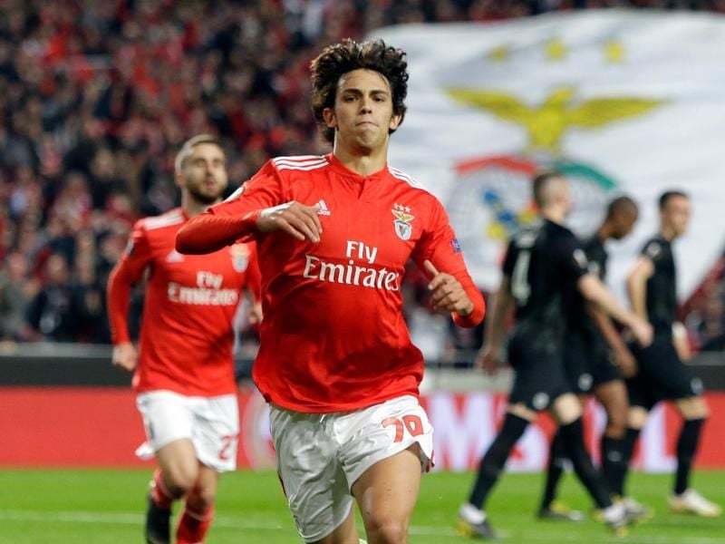 Joao Felix bejubelt seinen ersten von insgesamt drei Toren beim 4:2-Sieg von Benfica Lissabon gegen Eintracht Frankfurt im Vietelfinal-Hinspiel der Fußball-Europa-League. Foto: Armando Franca/AP