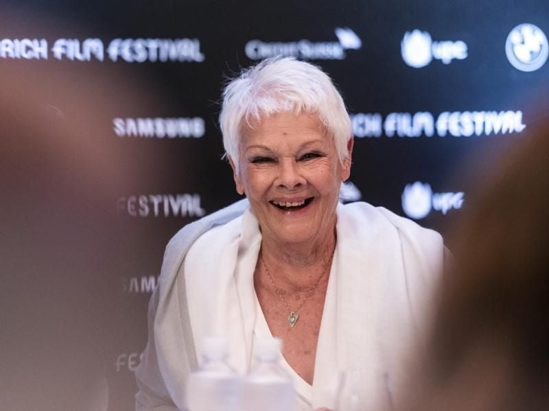 Judi Dench erhält für ihr Lebenswerk den Golden Icon Award. Foto: Patrick Huerlimann/KEYSTONE