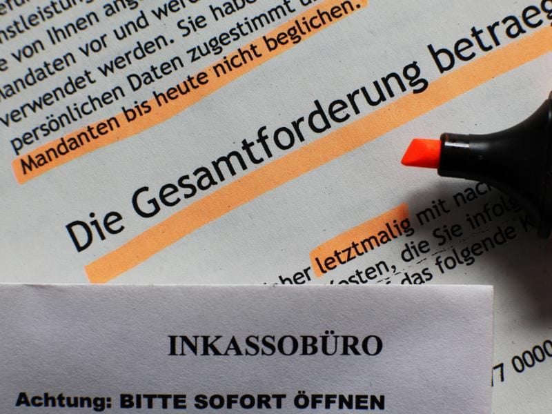 Wer eine Mahnung vom Inkassobüro bekommt, kann über das Rechtsdienstleistungsregister prüfen, ob das Unternehmen dort eingetragen ist. Foto: Jens Büttner/dpa