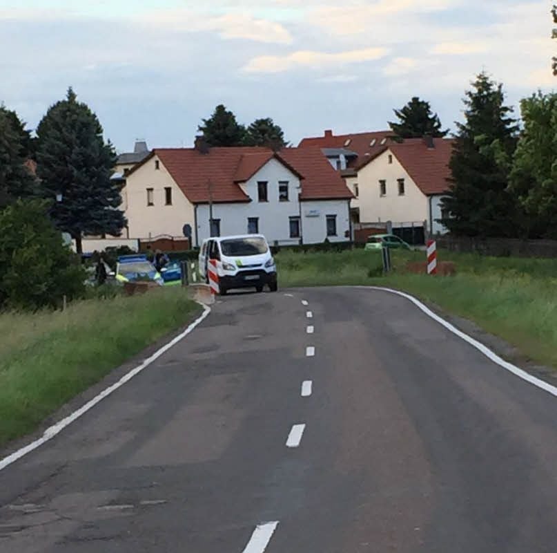 Der weiße Transporter nach dem Zugriff der Polizei