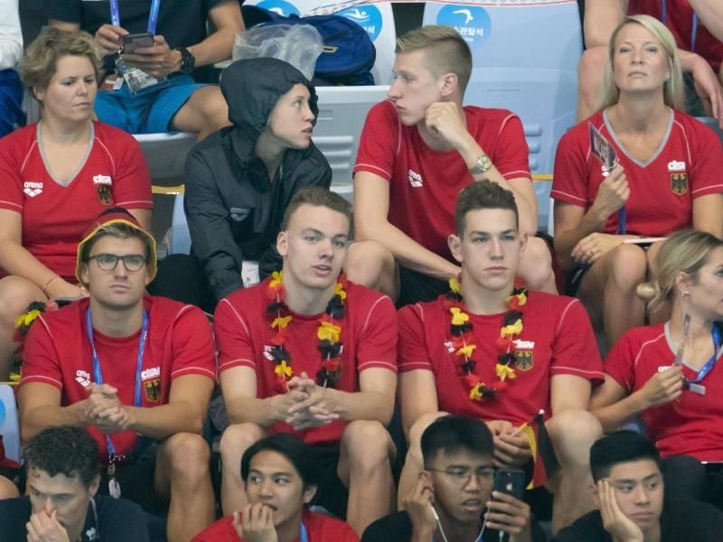 Nach der WM geht es für die deutschen Schwimmer zu den Finals in Berlin: Sarah Köhler (2.v.l, oben) und Florian Wellbrock (r daneben) sind auch dabei. Foto: Bernd Thissen