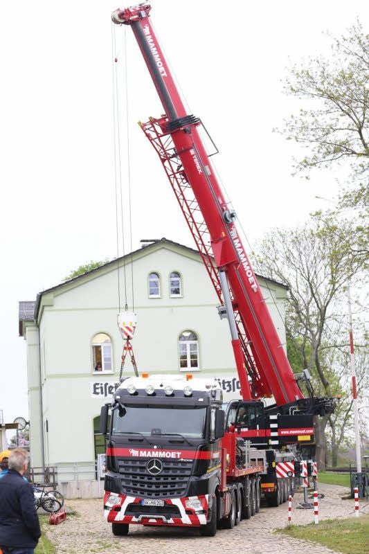 Der Kran wird vorbereitet.