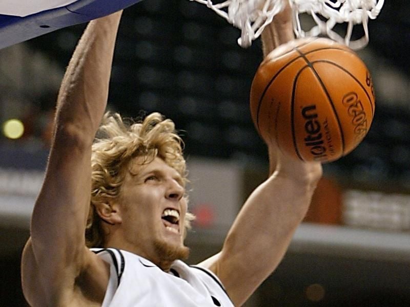 Mit Dirk Nowitzki holte die deutsche Nationalmannschaft 2002 mit Rang drei das bislang beste WM-Ergebnis. Foto: Jeff Haynes