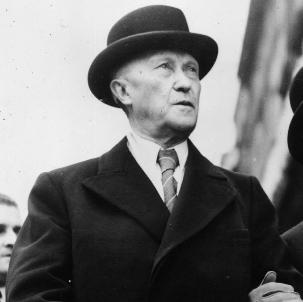 Konrad Adenauer war der erste Bundeskanzler der Bundesrepublik Deutschlands und Oberbürgermeister Kölns.