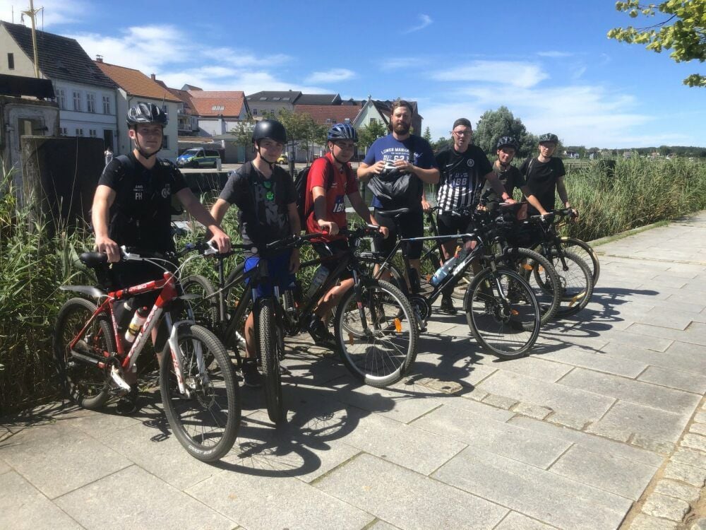 Geschafft aber glücklich - bis an die Ostsee legte jeder Teilnehmer mehr als 450 Kilometer mit dem Rad zurück.
