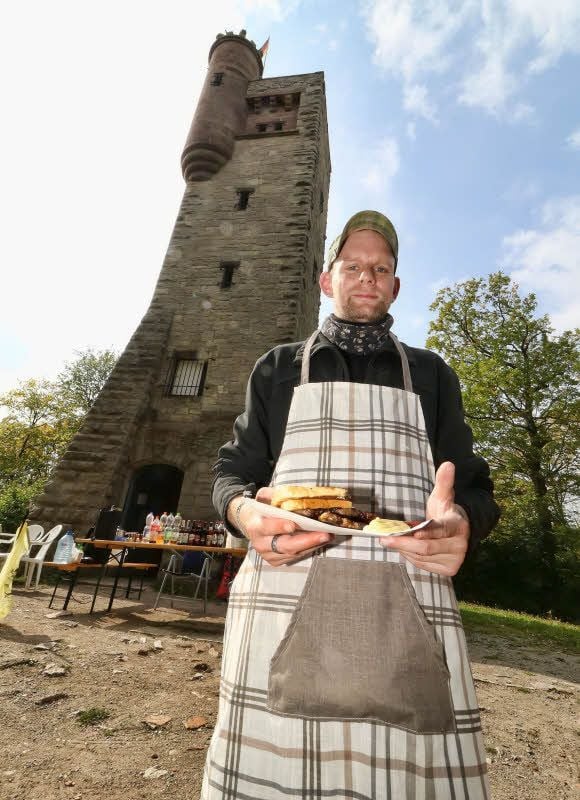 Bei Maik Stolze brennt jedes Wochenende an der Moltkewarte der Grill.
