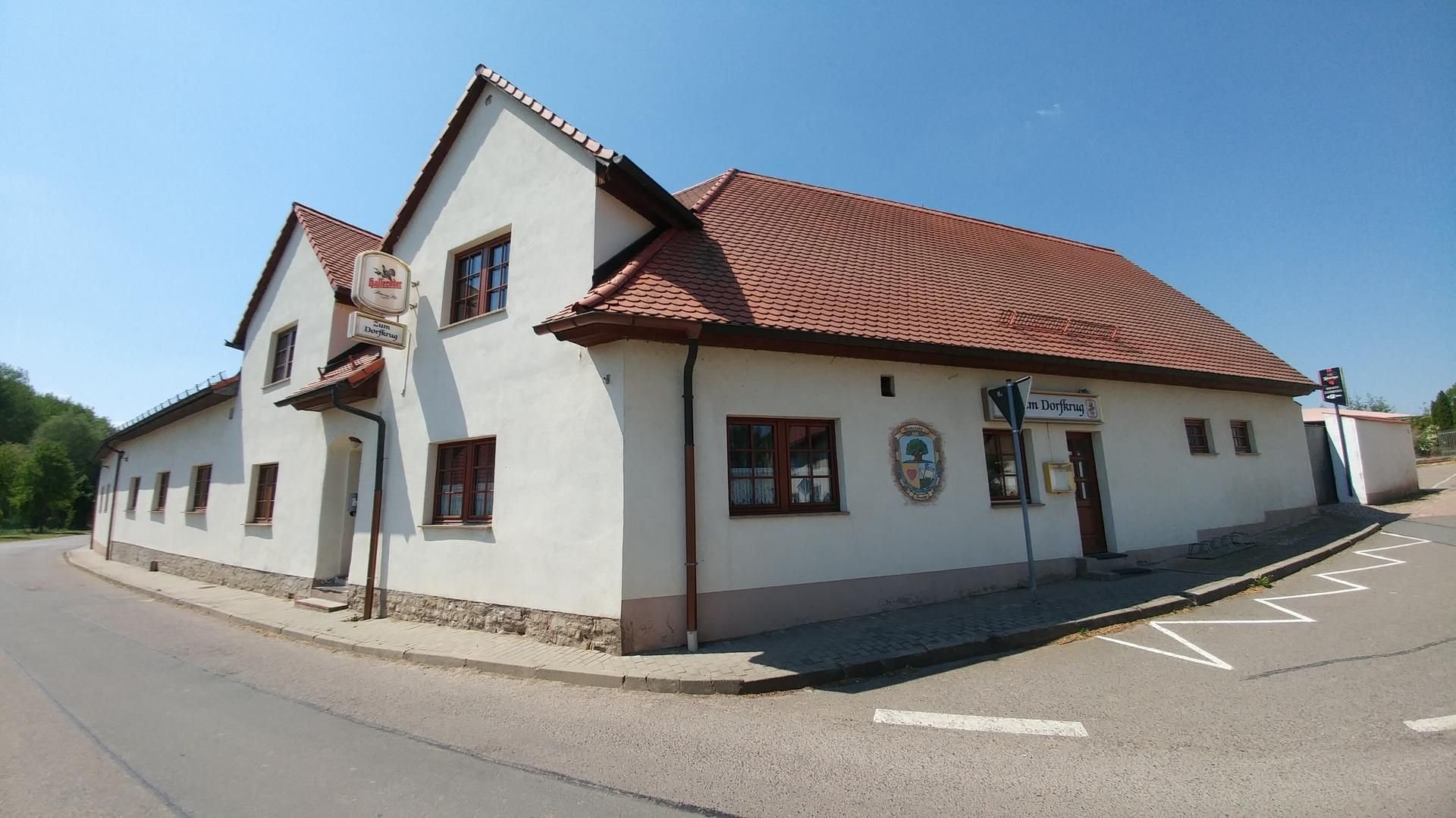 Der Dorfkrug in Freist macht keinen verwaisten Eindruck. Trotzdem ist er geschlossen.