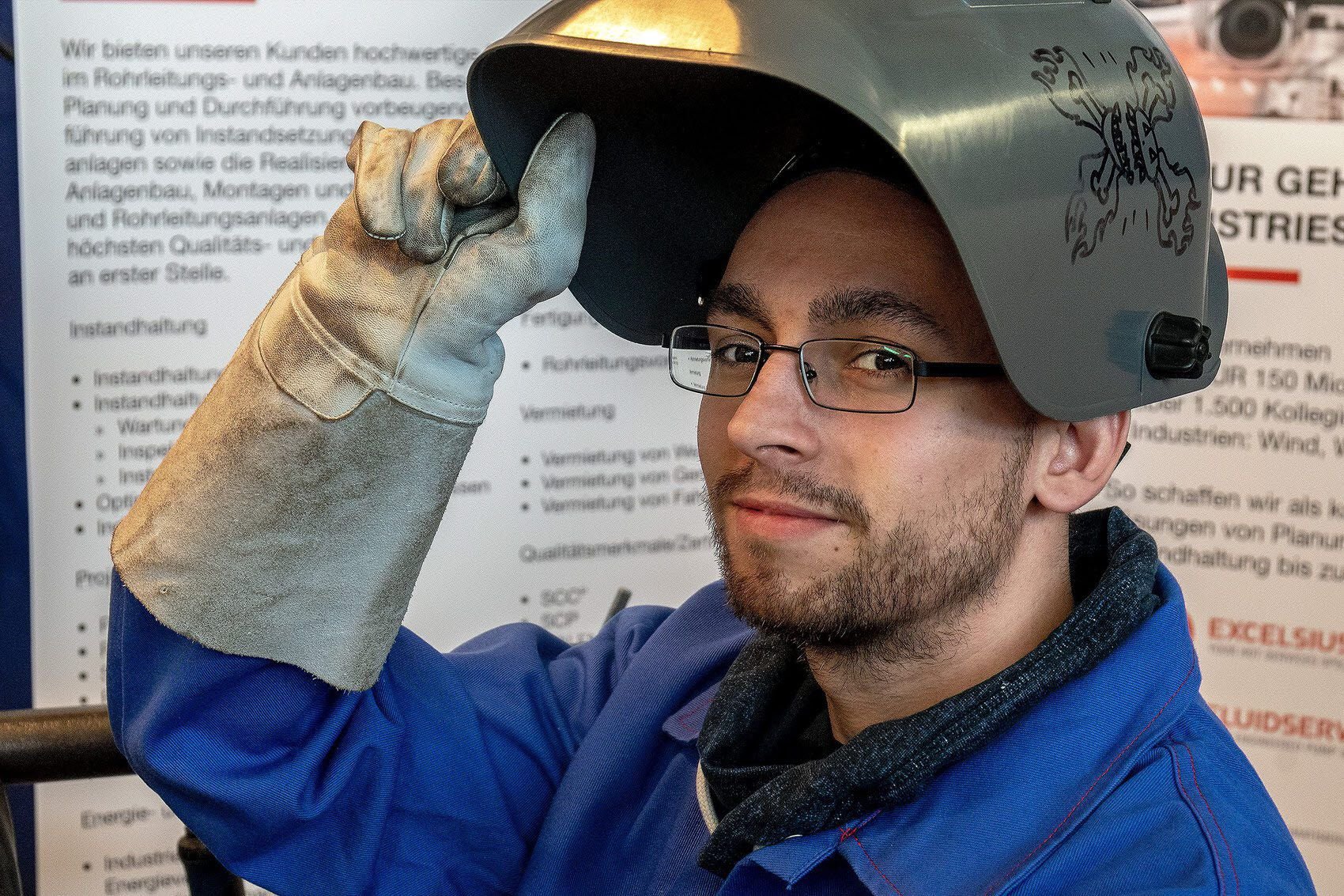 Grundlagen des Schweißens gehören zur Lehrlingsausbildung eines Anlagenmechanikers bei der Imo Merseburg dazu. Hier ist Azubi Steve Reinhardt, der sein Studium abbrach und sich für eine Lehre entschied, bei der Arbeit.
