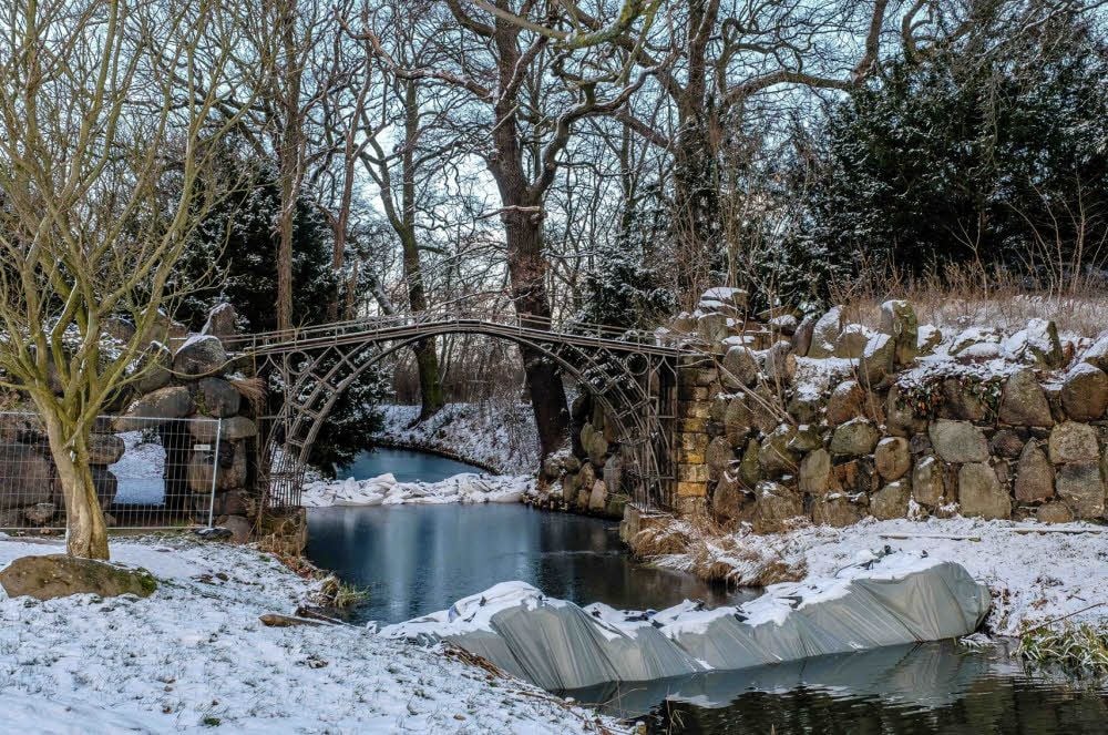 Wohl bis zum Sommer noch wird die Eiserne Brücke wegen Bauarbeiten gesperrt bleiben.