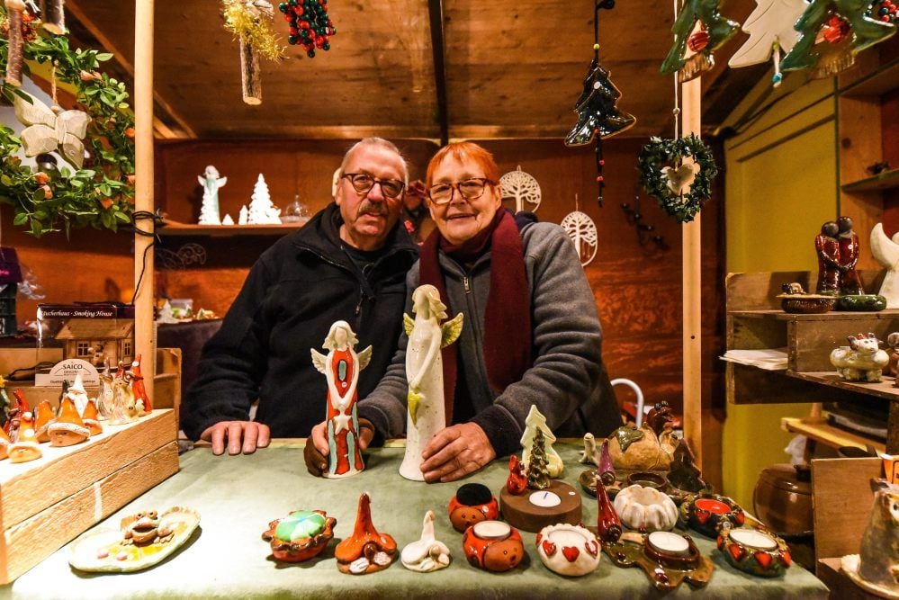 Arbeitsteilung: Christine Griebnow stellt die Figuren her, ihr Mann Wolfgang verkauft sie.