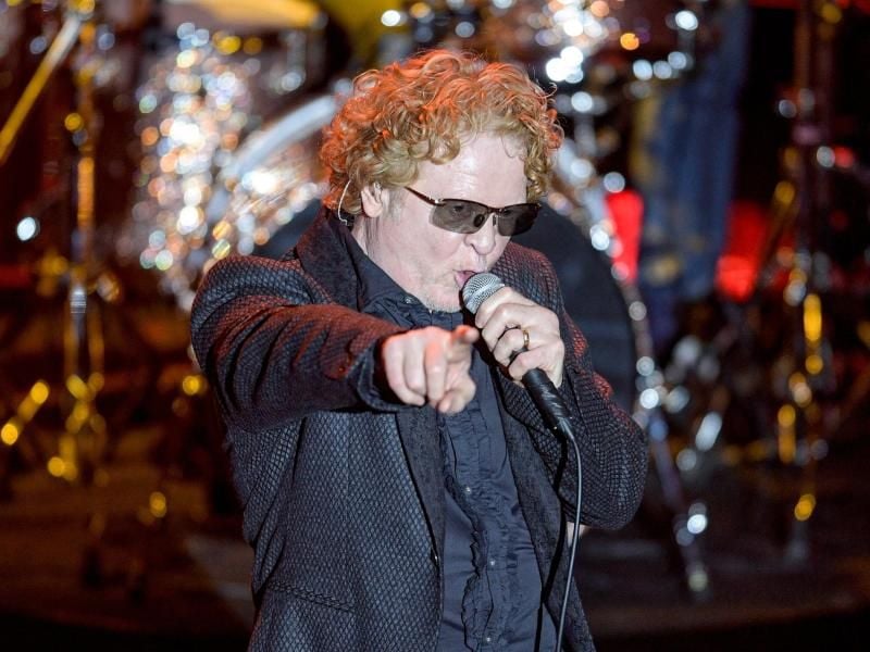 Schwarz oder weiß? - Simply Reds Antwort heißt „Blue Eyed Soul”. Foto: Axel Heimken/dpa Pool/dpa