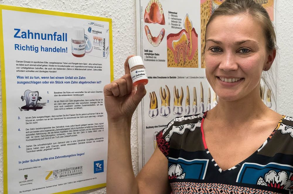 Kreiszahnärztin Juliane Hertwig unterstützt die Zahnrettungsboxen.