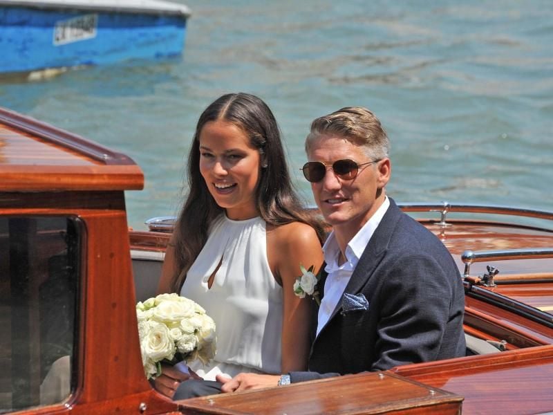 Ana Ivanovic und Bastian Schweinsteiger nach ihrer Trauung in Venedig. Foto: Andrea Merola