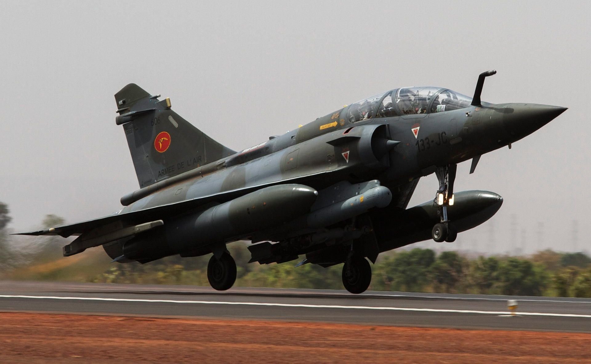Eine Mirage 2000D beim Start (Symbolbild)