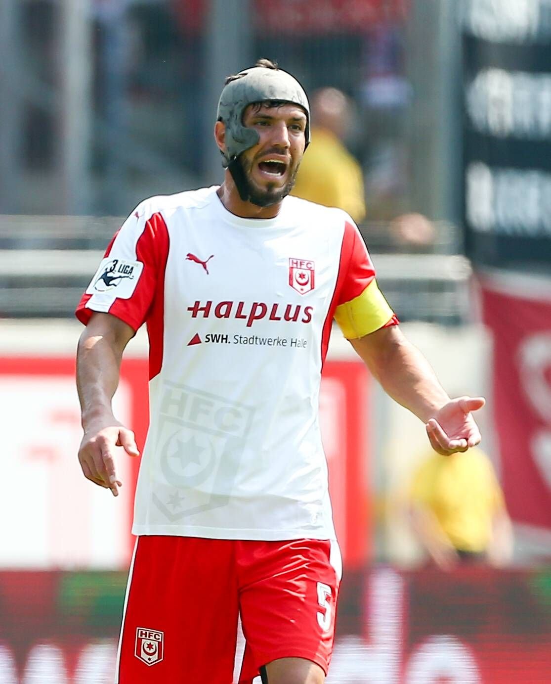 Gjasula schlägt Helm-Pflicht im Profifußball vor