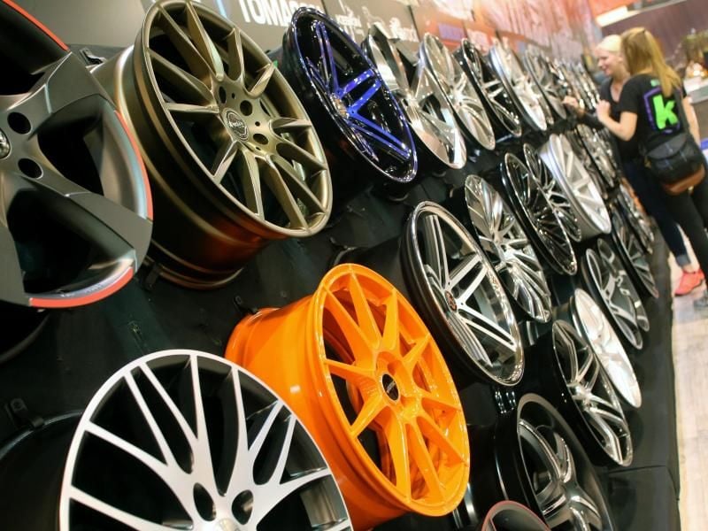 Modelle mit Teilegutachten (TGA) oder Allgemeiner Betriebserlaubnis (ABE) erweitern das Angebot. Die hier genannten für ihr Automodell erlaubten Felgen können die Felgenkäufer dann fahren. Foto: picture alliance / dpa