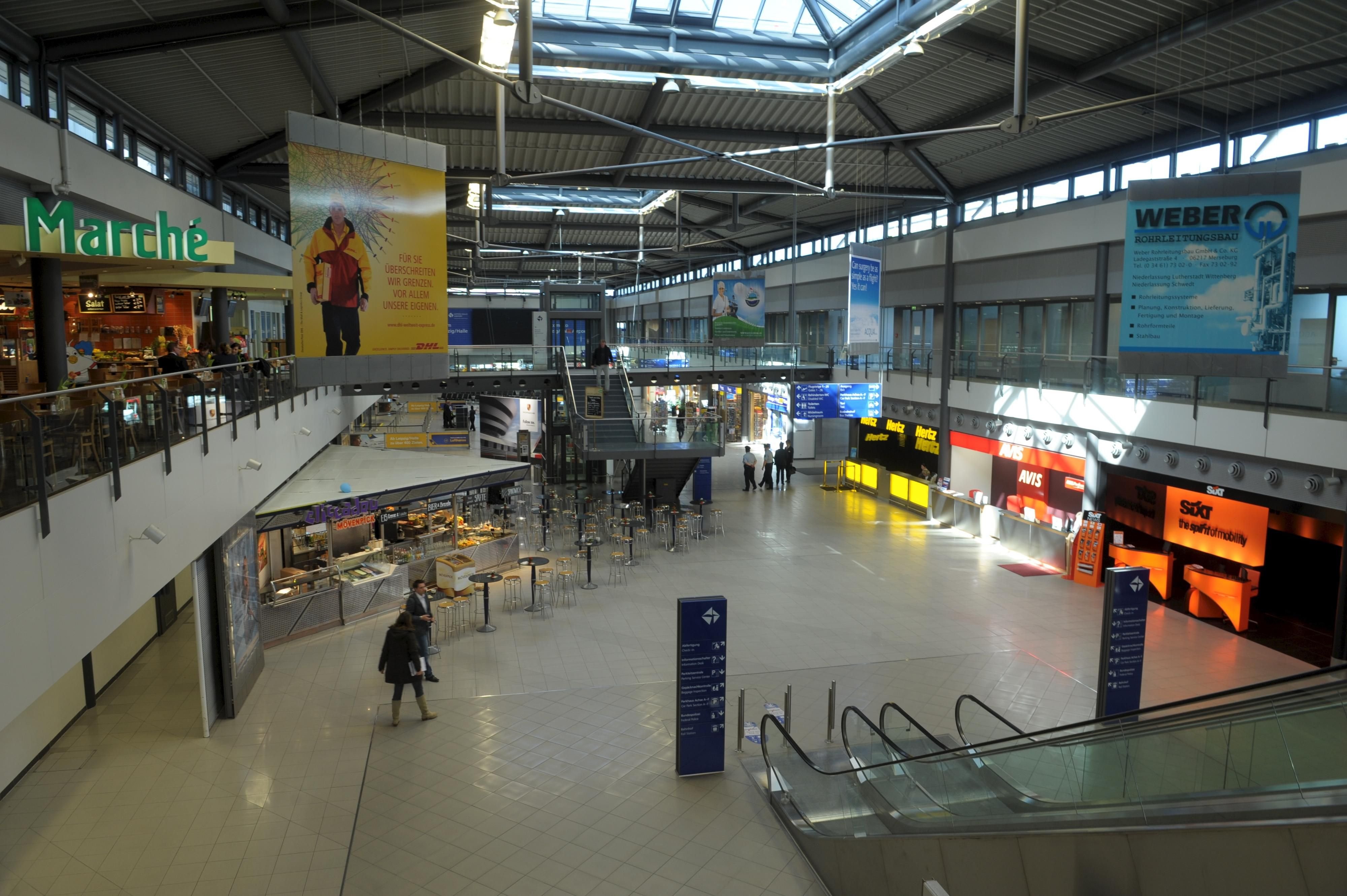 Blick in die leere Abflughalle auf dem Flughafen Leipzig/Halle.