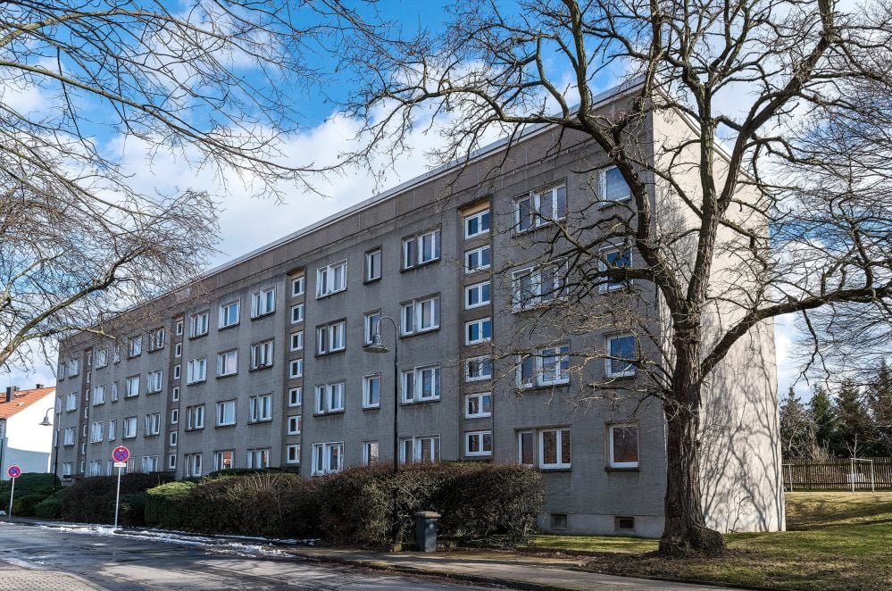 In dem Wohnblock in der Lauchstädter Harnack-Straße sind nur noch zwei Wohnungen vermietet. Der Rest steht leer.