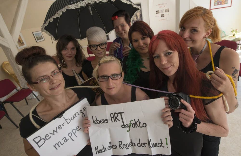 Die Theatergruppe „Die Powerfrauen“, die ausschließlich aus alleinerziehenden Müttern besteht, zeigt im Wipertihof das Stück „Liesels Abenteuer im Himmelreich - wenn Mutti früh zur Arbeit geht“.