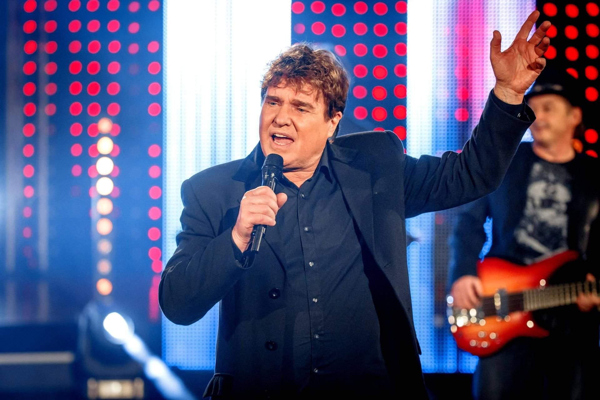 Sänger Frank Schöbel geht mit ehemaligen DDR-Schlagerstars auf Tour. (Archivbild)