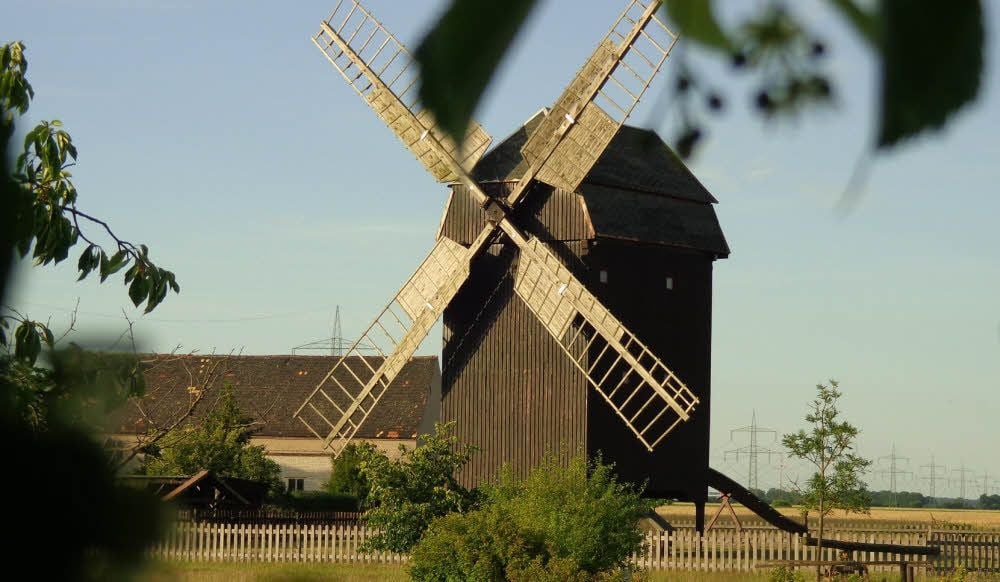 Die Bockwindmühle in Lebien. Pfingstmontag versammeln sich um das Wahrzeichen die Einwohner und Gäste.