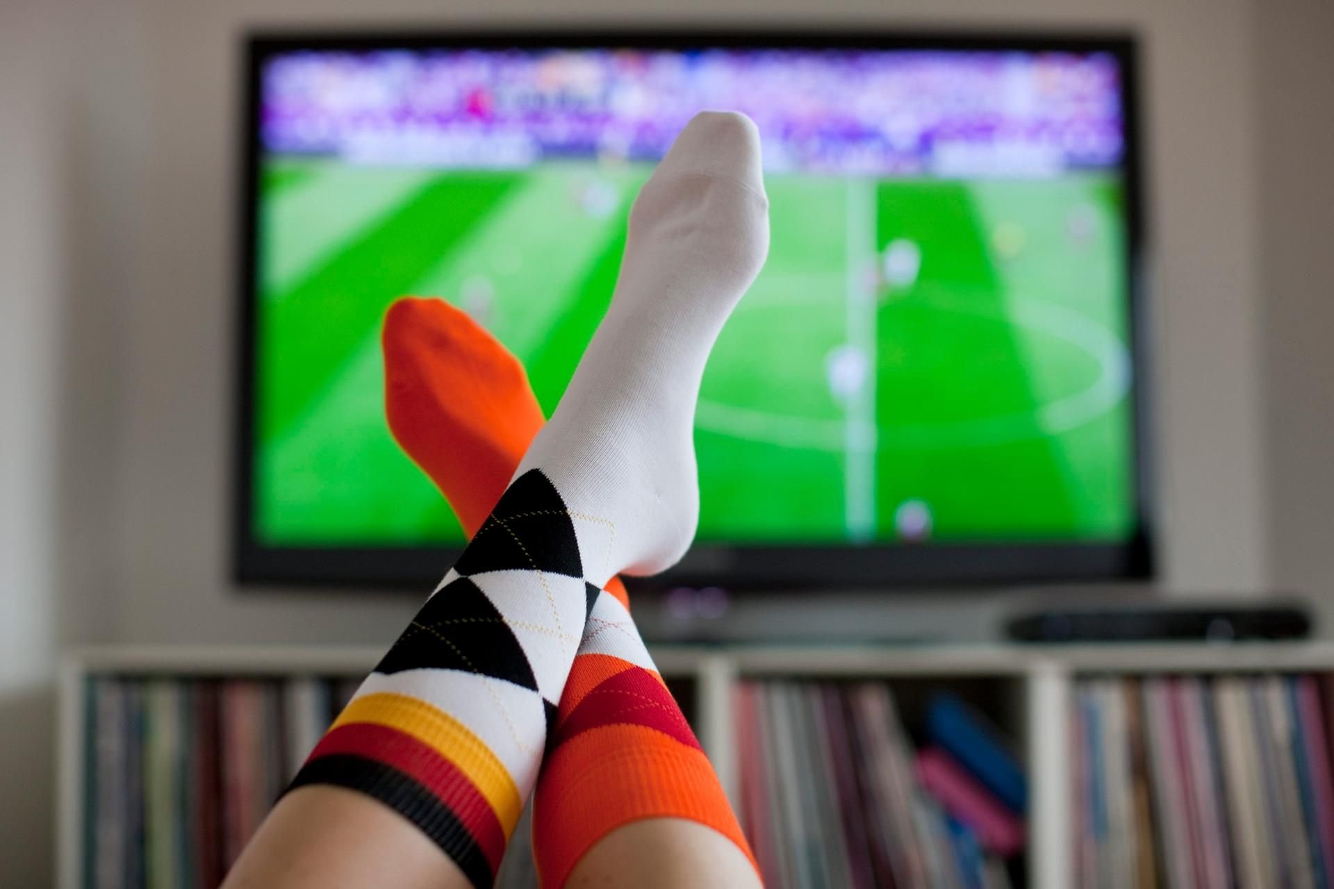 Die Fußball-WM in Russland lässt sich entspannt am Fernseher verfolgen.