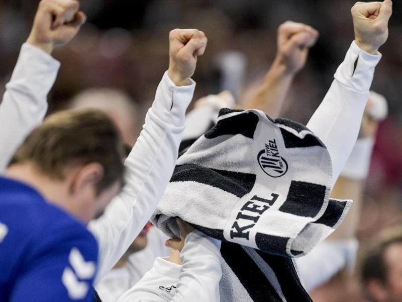 Der THW Kiel fliegt gemeinsam mit den Flensburgern zum Supercup nach Düsseldorf. Foto: Axel Heimken/dpa