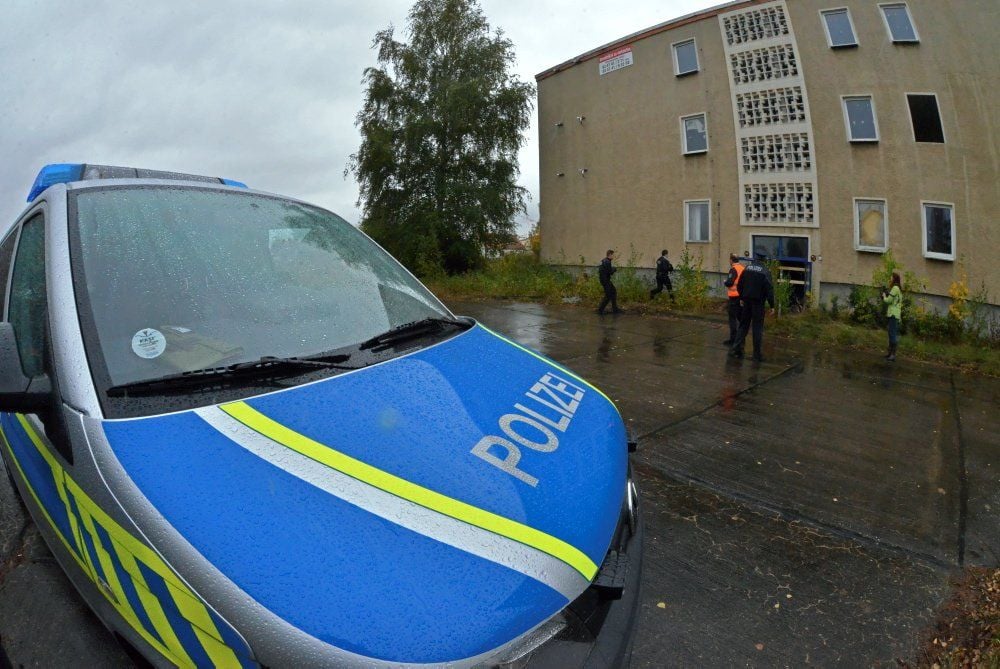 Im Heizhaus der ehemalige Schule brach der Brand aus. Die Gebäude und das Gelände wurden in der Vergangenheit von der Polizeifachschule Aschersleben zu Übungszwecken genutzt.